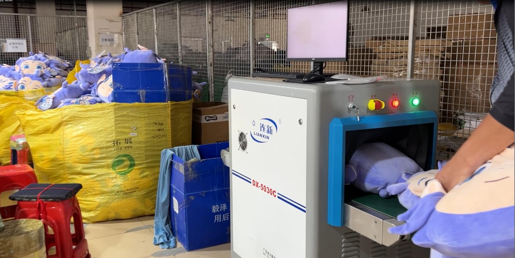 東莞市某玩具廠使用連新牌DX-5030 X光機(jī)現(xiàn)場(chǎng)案例